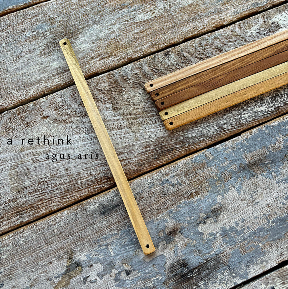 the bookstick. single file